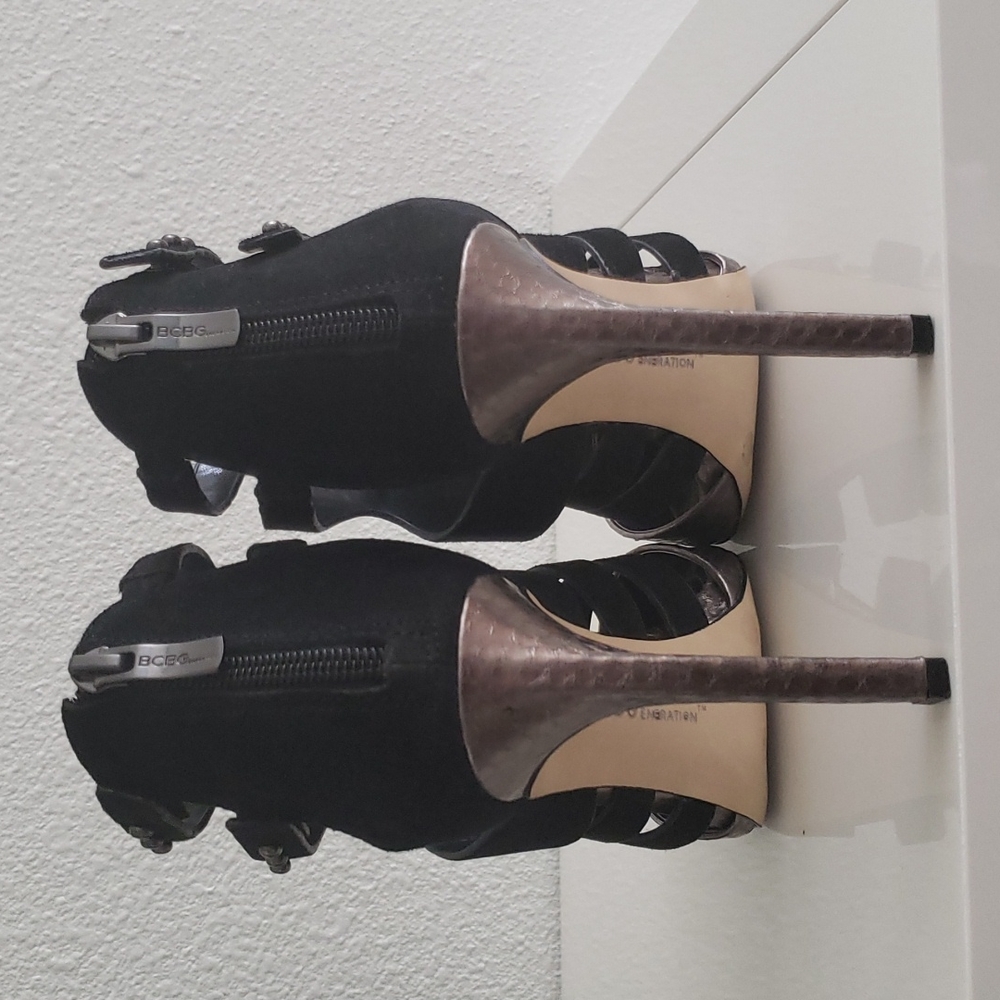 🚨 Flash Sale 🚨BGBGeneration Black & Silver Heels - Picture 3 of 4